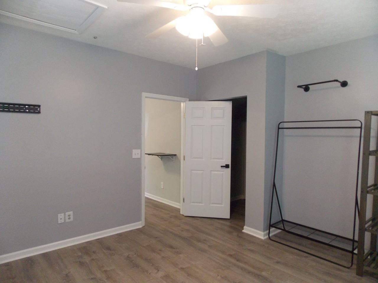 Remodeled Duplex 2BR/1BA - Photo 4 of 8