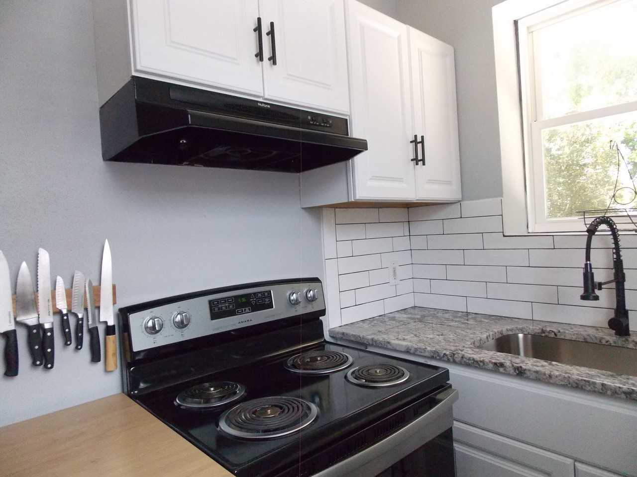 Remodeled Duplex 2BR/1BA - Photo 6 of 8