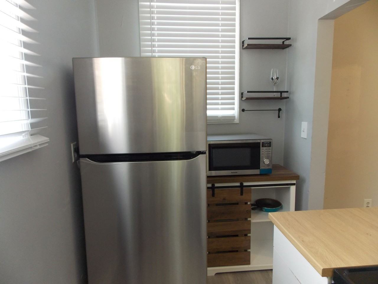 Remodeled Duplex 2BR/1BA - Photo 7 of 8