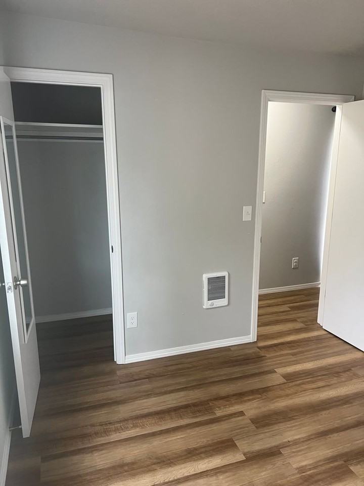 918 N Hogan St - Photo 2 of 12