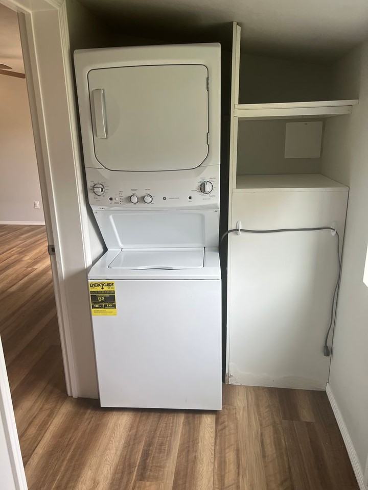 918 N Hogan St - Photo 3 of 12