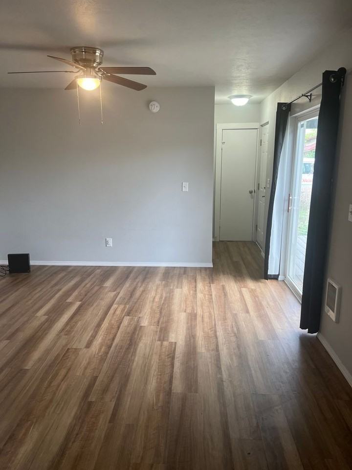 918 N Hogan St - Photo 5 of 12