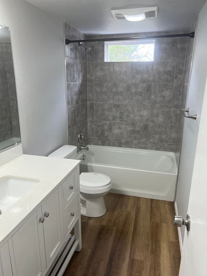 918 N Hogan St - Photo 6 of 12