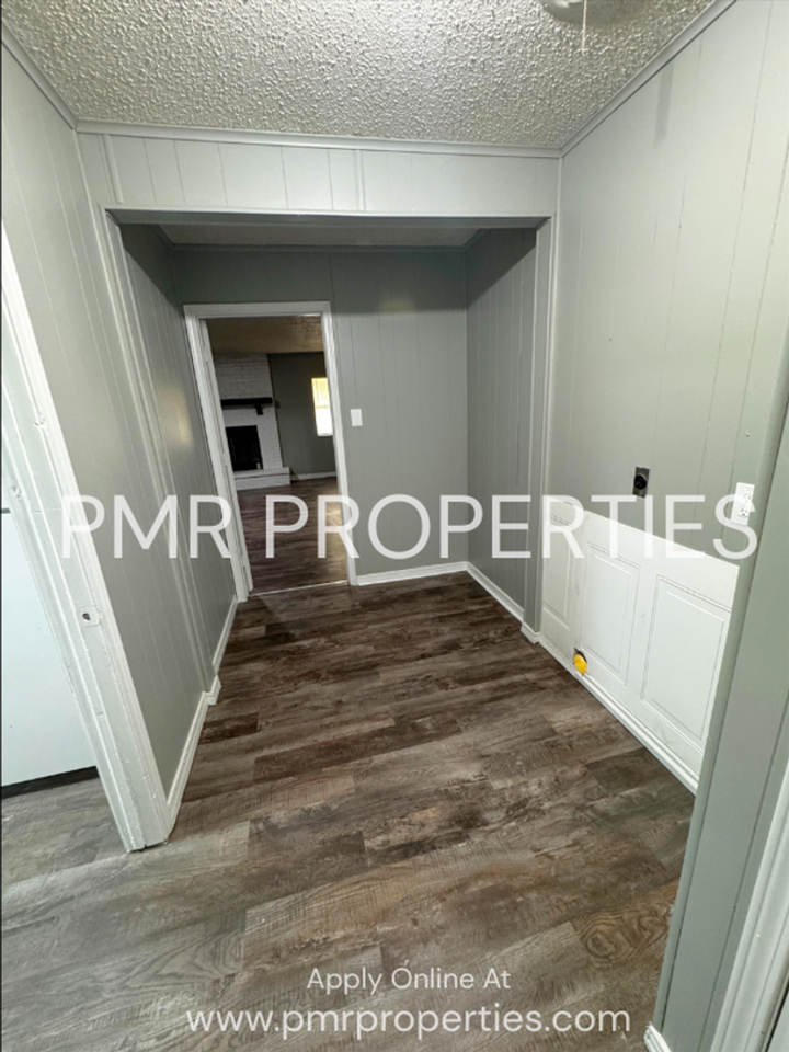 2403 Nw 49th St - Photo 5 of 17