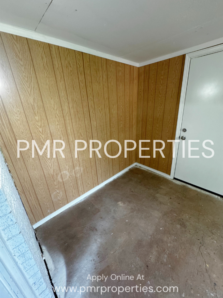 2403 Nw 49th St - Photo 7 of 17