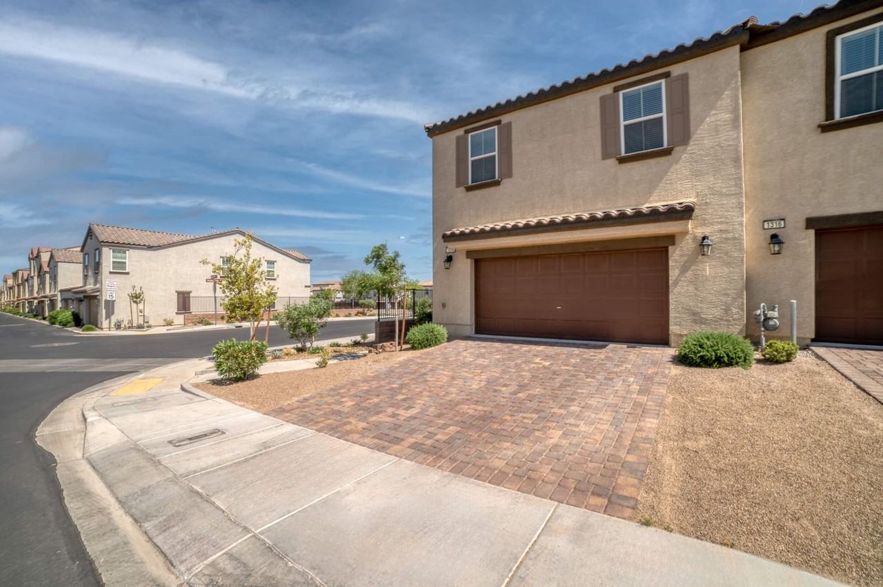 1314 Arcadia Rim Pl - Photo 2 of 23