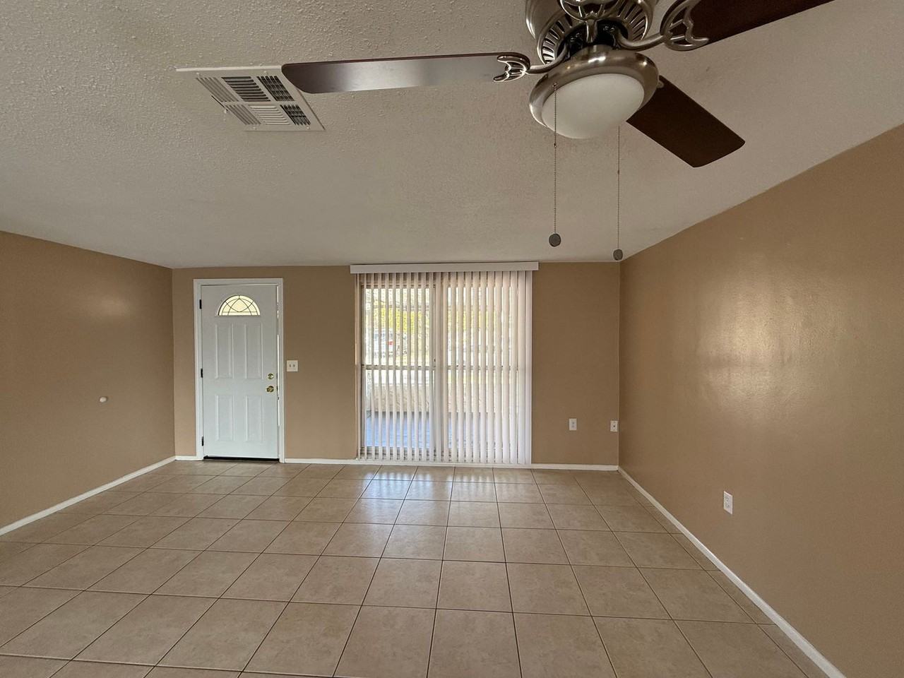 6810 Amarillo St - Photo 5 of 29