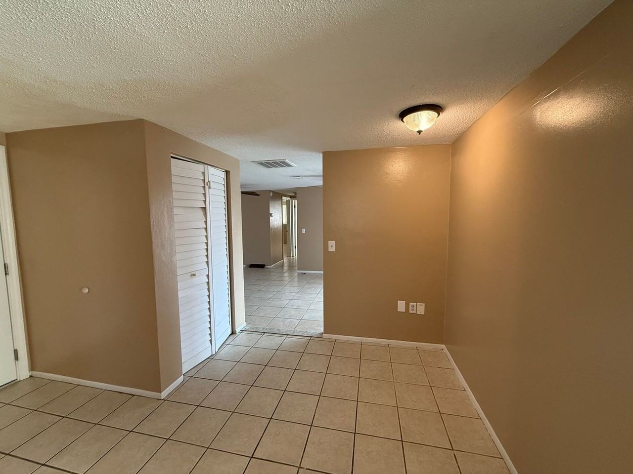 6810 Amarillo St - Photo 6 of 29