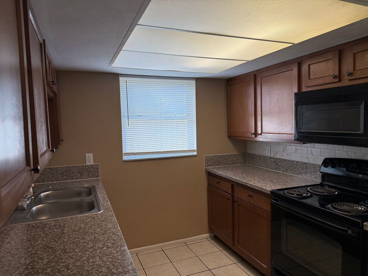 6810 Amarillo St - Photo 7 of 29