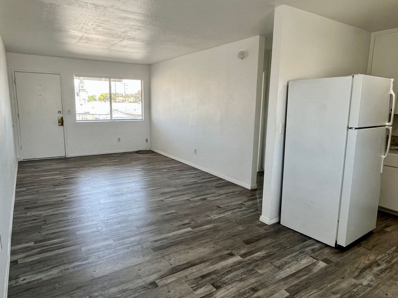 324 Zenith St - Photo 3 of 9