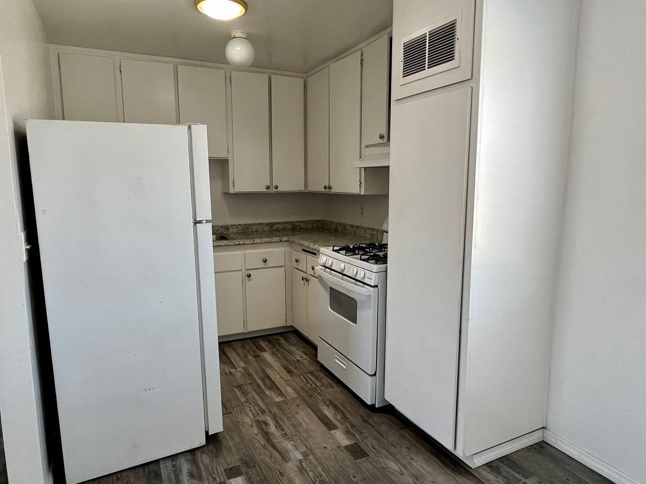 324 Zenith St - Photo 5 of 9