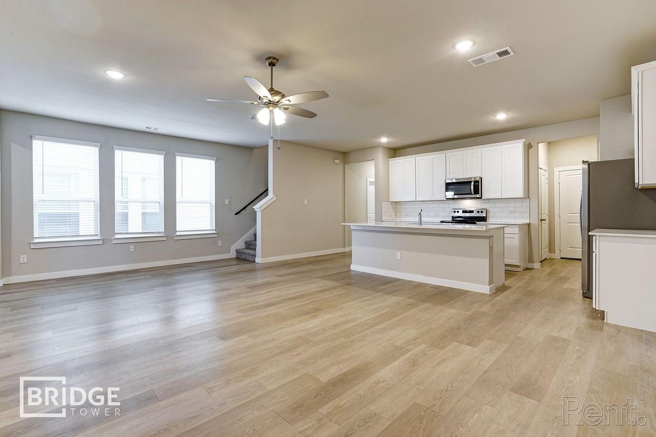 4140 Tobin Dr - Photo 4 of 18