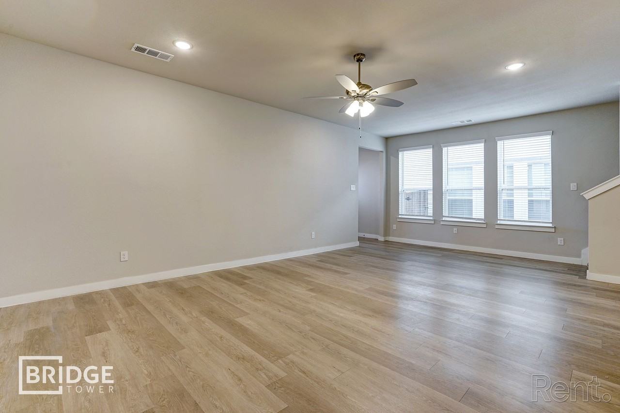 4140 Tobin Dr - Photo 6 of 18