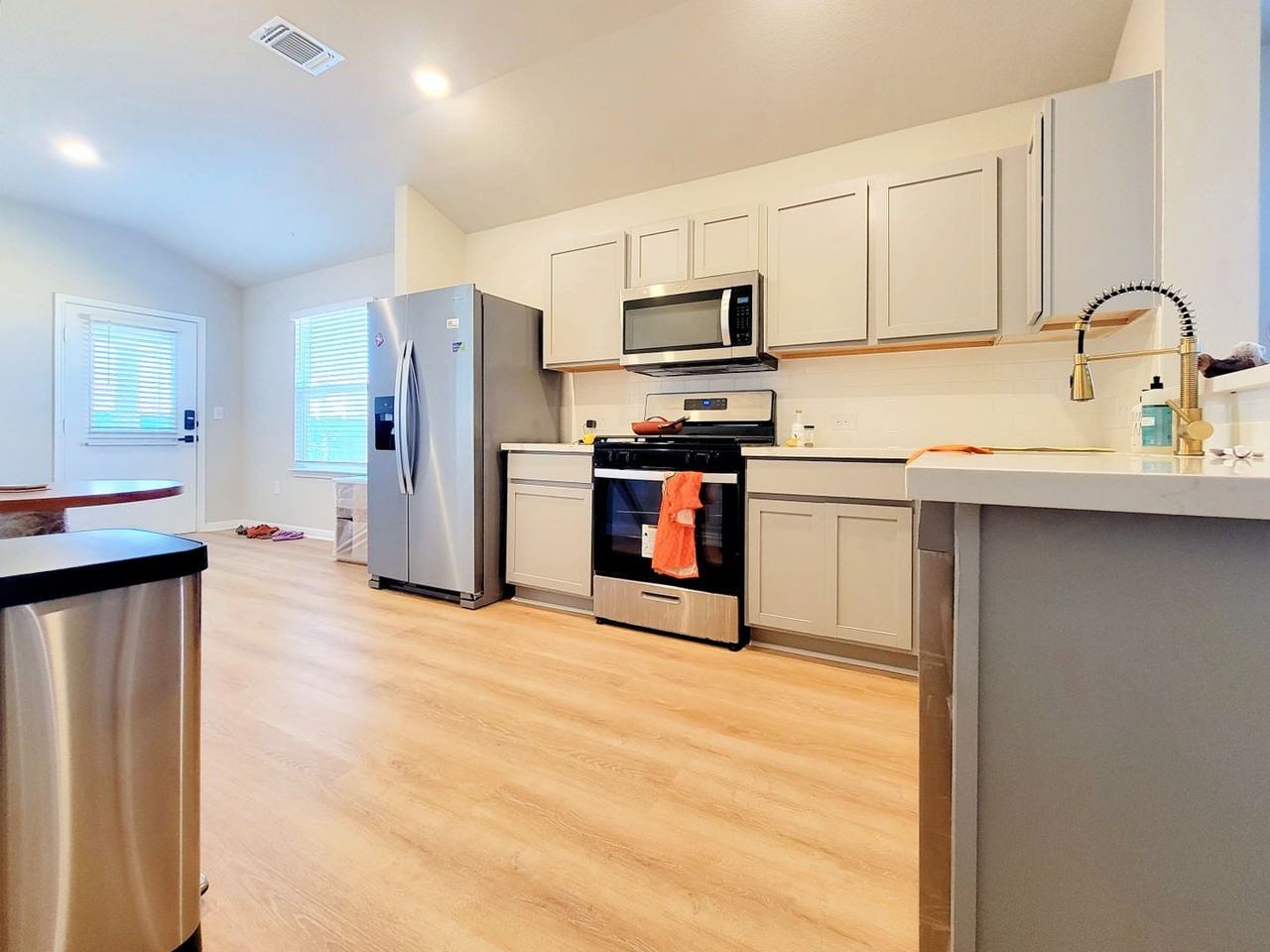 1701 Arborside Dr - Photo 5 of 30