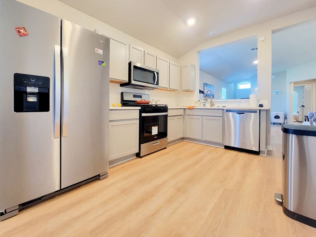 1701 Arborside Dr - Photo 7 of 30