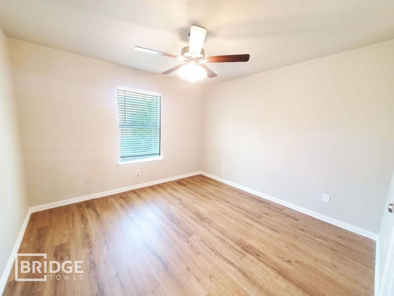 1239 Sunnyvale Ln - Photo 7 of 18