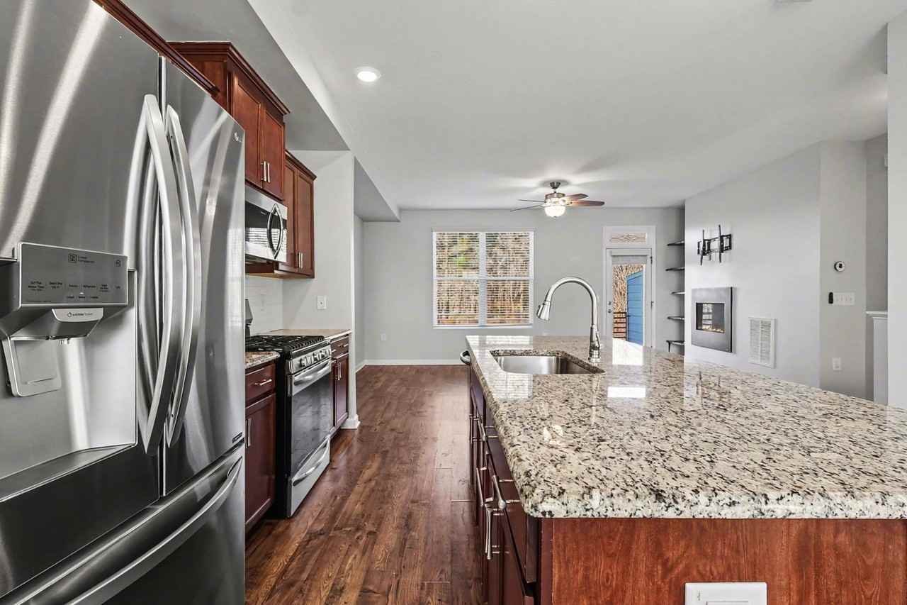 424 Skymont Dr - Photo 4 of 39