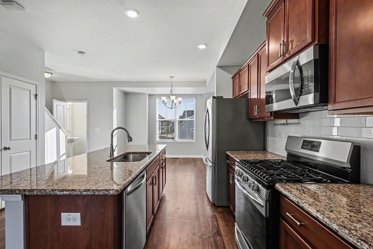 424 Skymont Dr - Photo 7 of 39