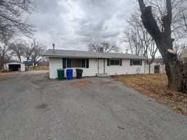 featured image of 3212 W Derby Cir