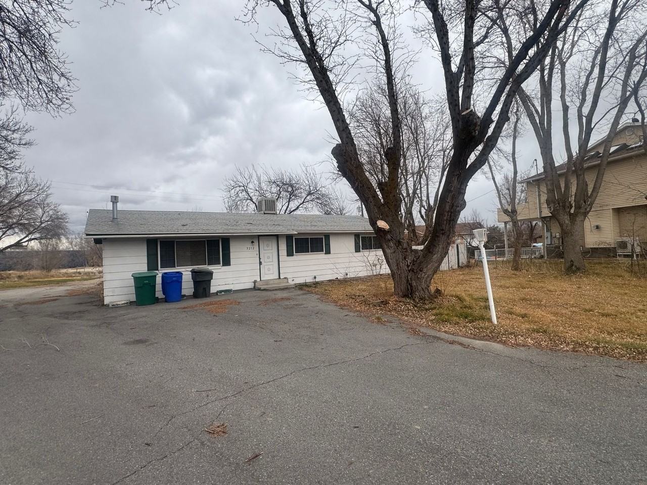 3212 W Derby Cir - Photo 2 of 17