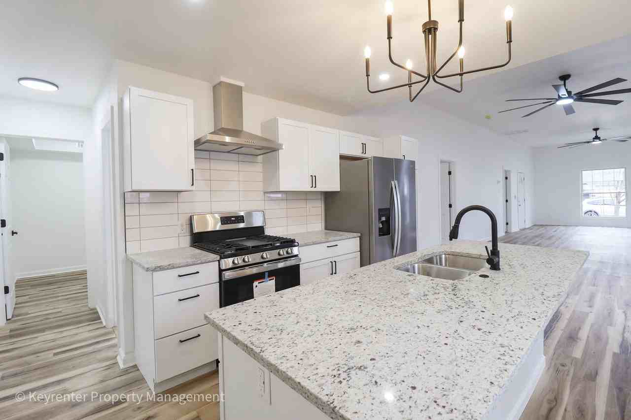 415 E 2nd St - Photo 2 of 26