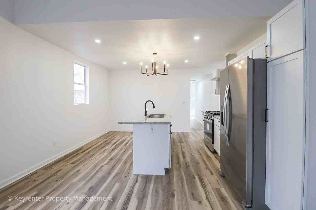 415 E 2nd St - Photo 5 of 26