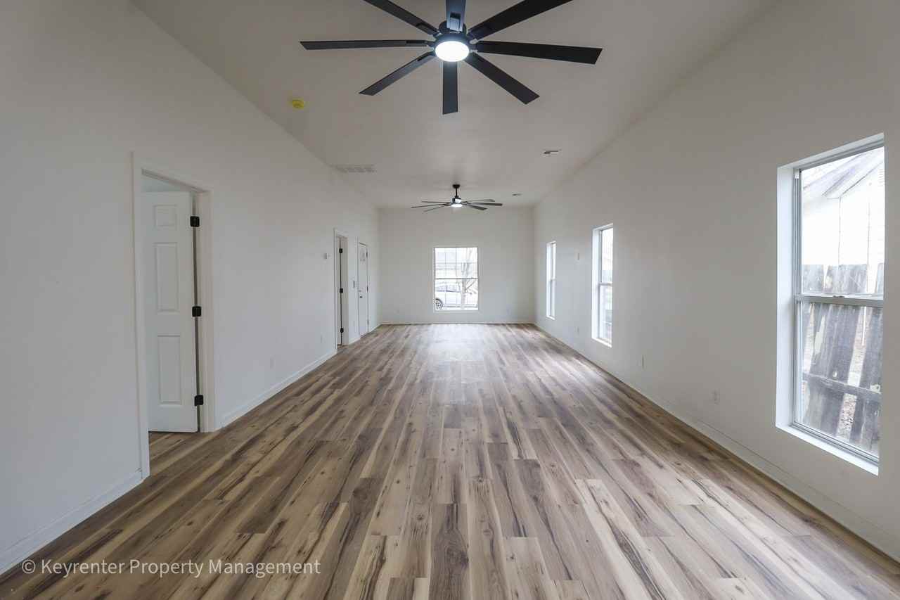 415 E 2nd St - Photo 7 of 26