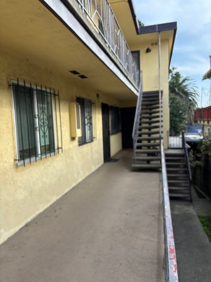 3234 Maple Ave - Photo 2 of 6