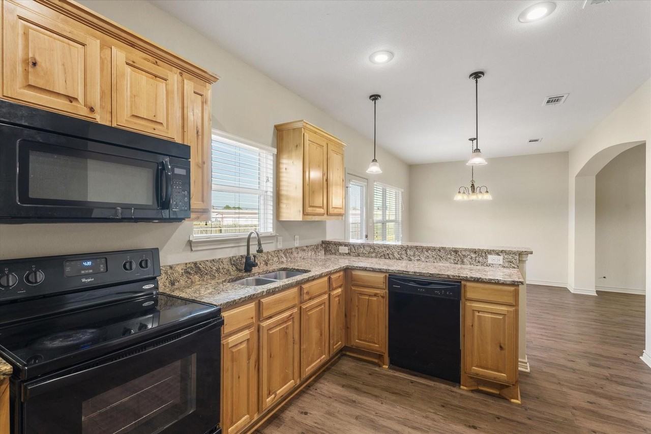 208 Lasso Ct - Photo 5 of 15