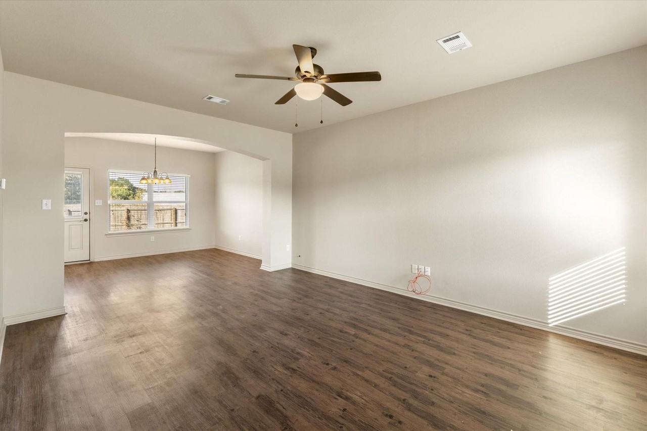 208 Lasso Ct - Photo 6 of 15