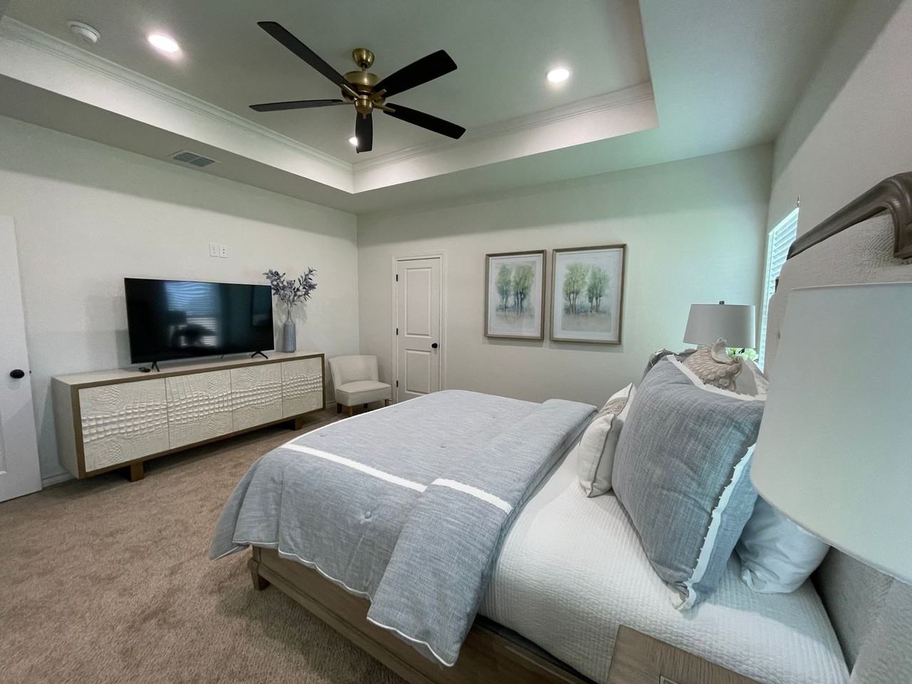 1409 Quincy Ave - Photo 4 of 14