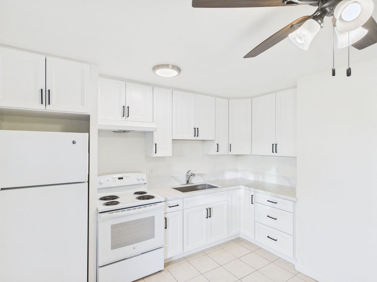 One and two bedroom spacious units - Photo 2 of 4