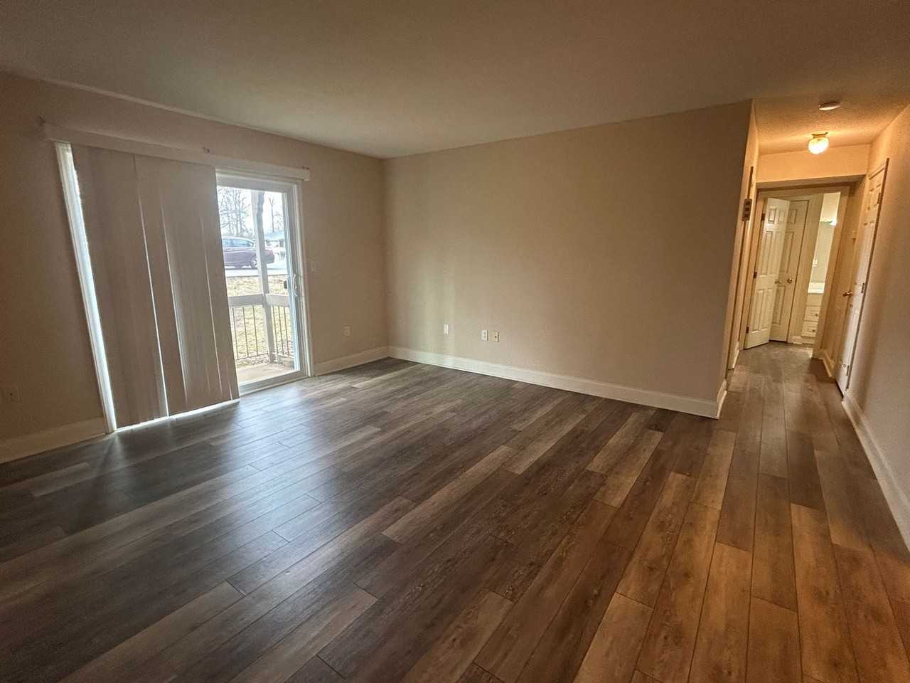 2260 2260 Sunderland Road 84W - Photo 3 of 8