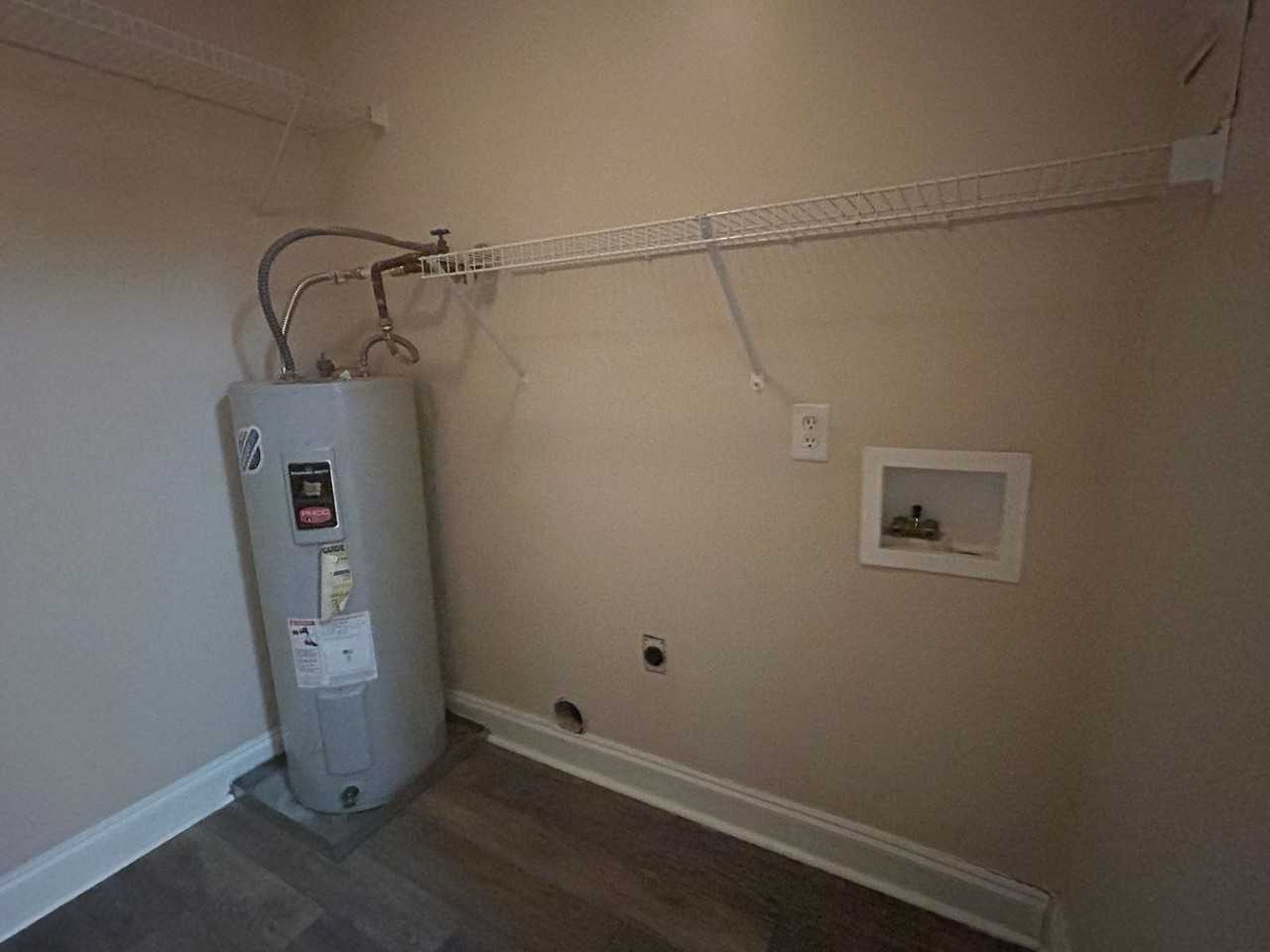 2260 2260 Sunderland Road 84W - Photo 7 of 8