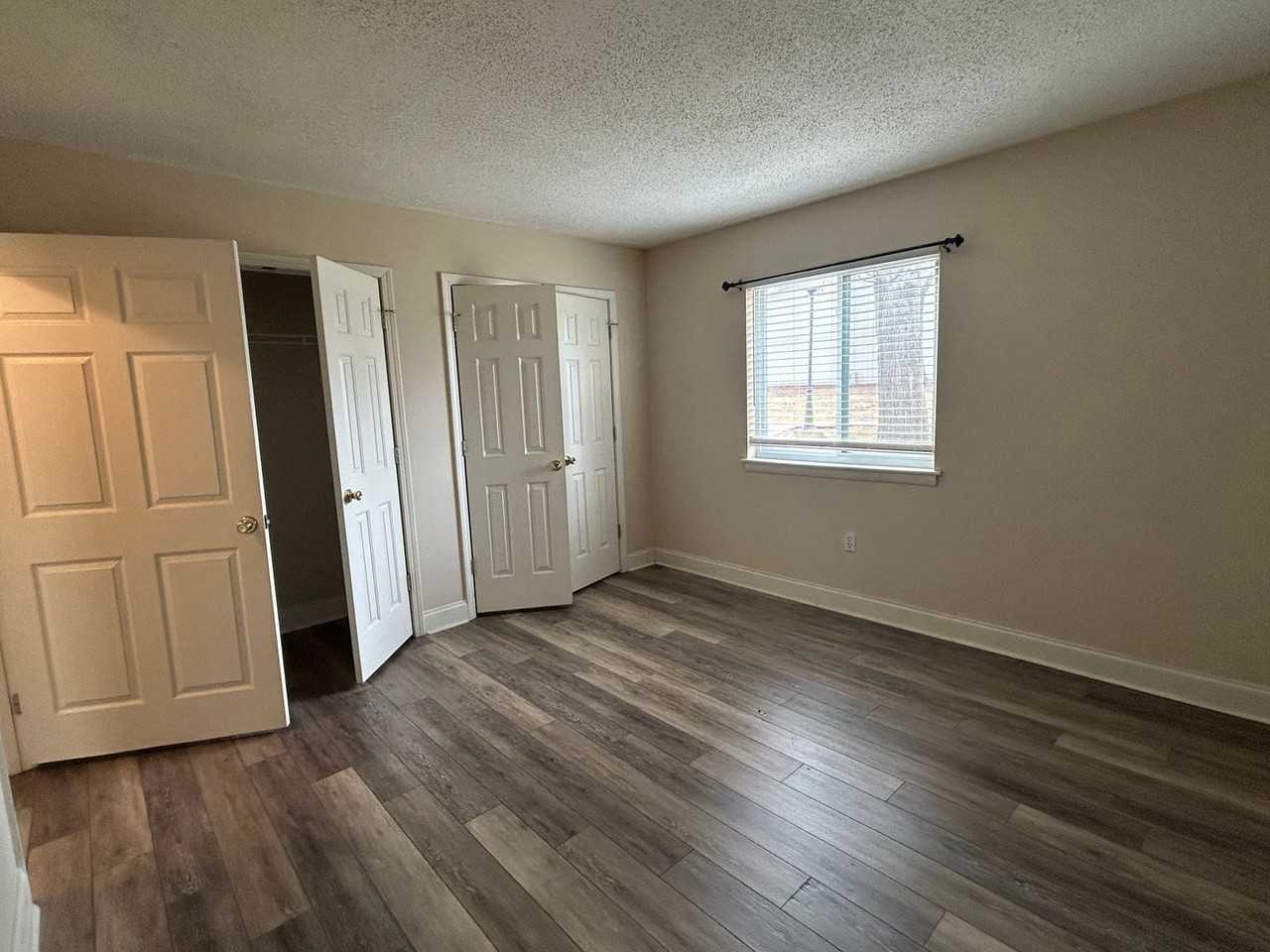 2260 2260 Sunderland Road 84W - Photo 5 of 8