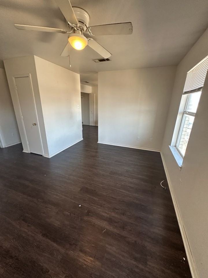 1501 Benttree Dr #D - Photo 3 of 10