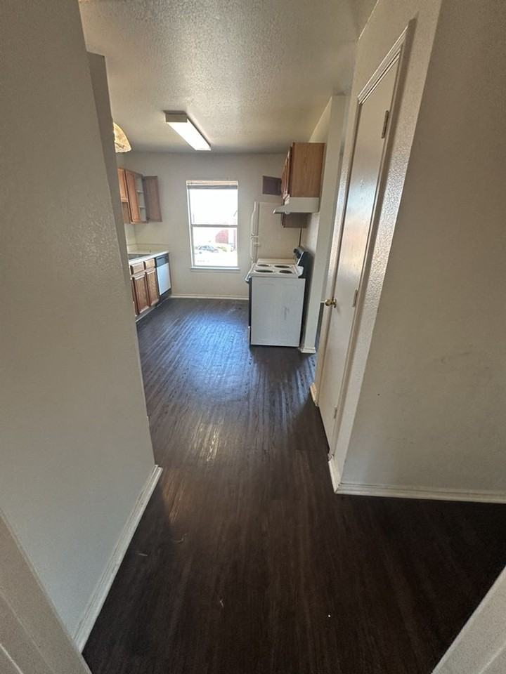 1501 Benttree Dr #D - Photo 4 of 10