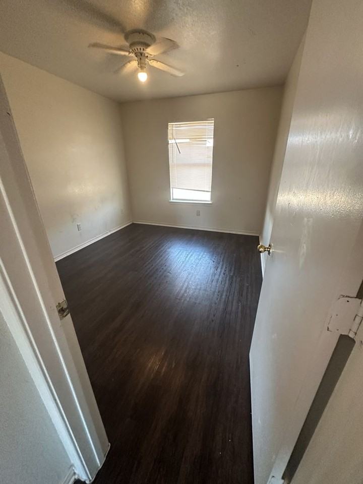 1501 Benttree Dr #D - Photo 7 of 10