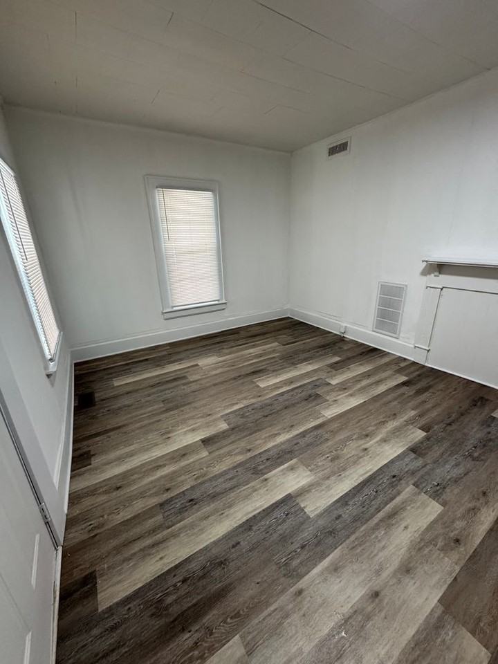 269 S Spring St - Photo 2 of 15