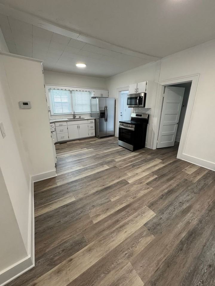 269 S Spring St - Photo 3 of 15