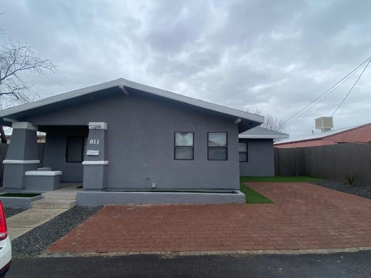 811 E Caddie St - Photo 5 of 22