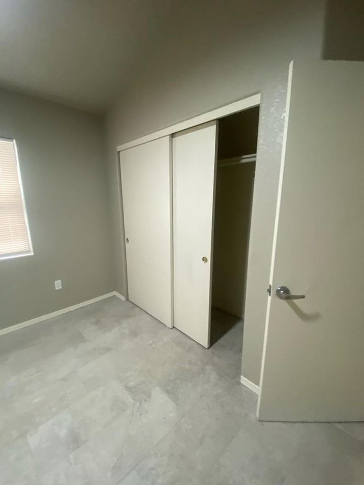 811 E Caddie St - Photo 6 of 22