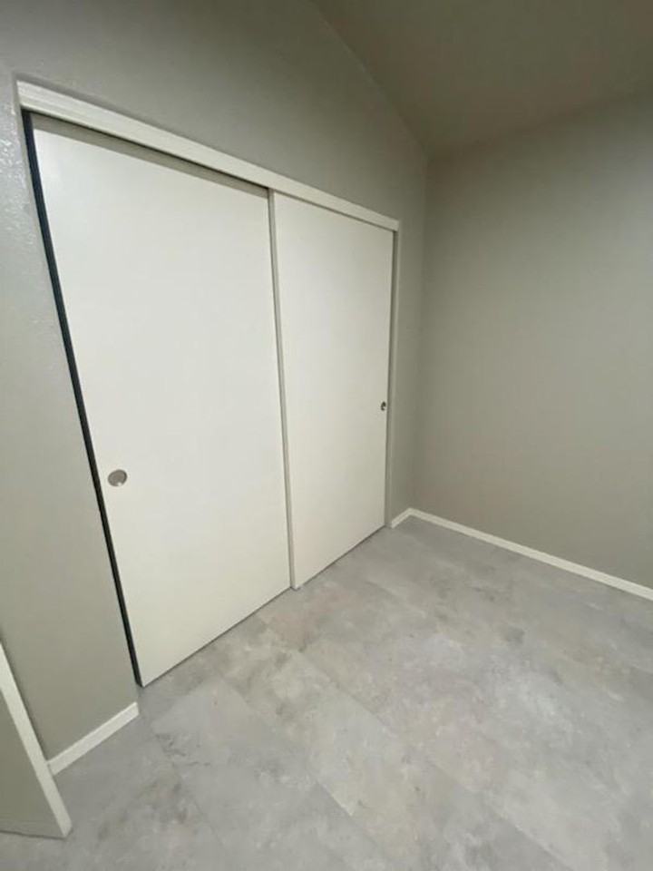 811 E Caddie St - Photo 7 of 22