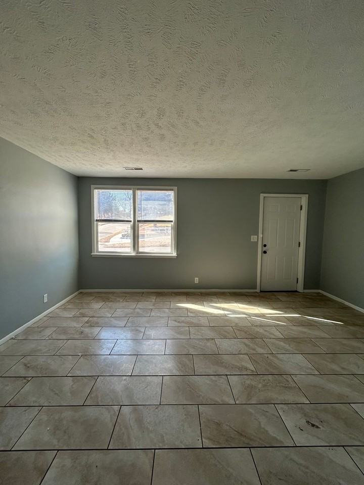 4135 S 27th St - Photo 3 of 16