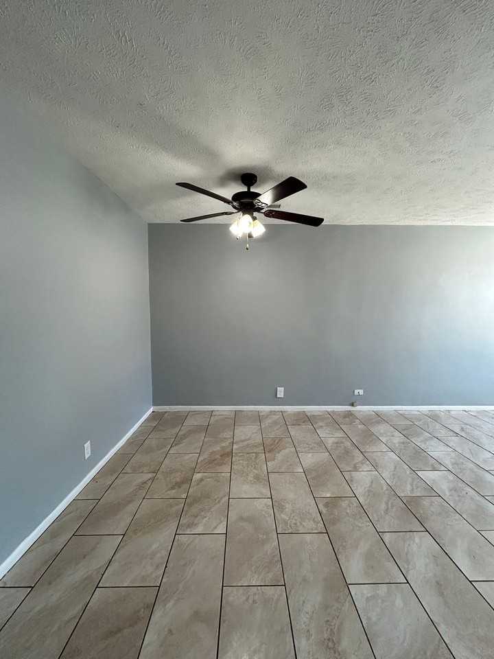 4135 S 27th St - Photo 6 of 16