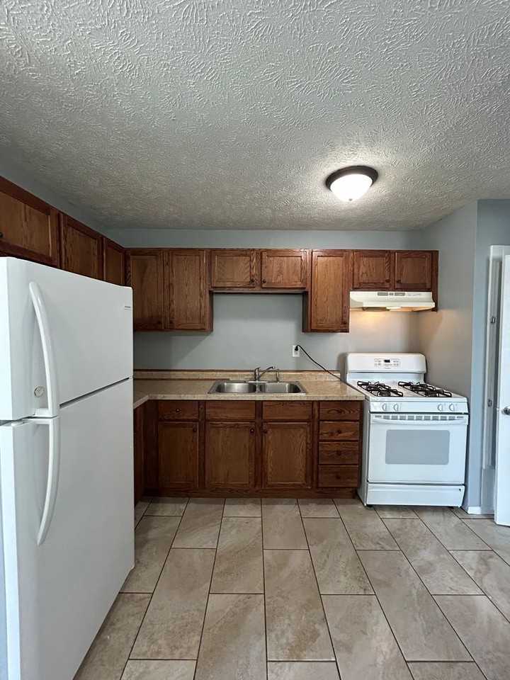 4135 S 27th St - Photo 7 of 16