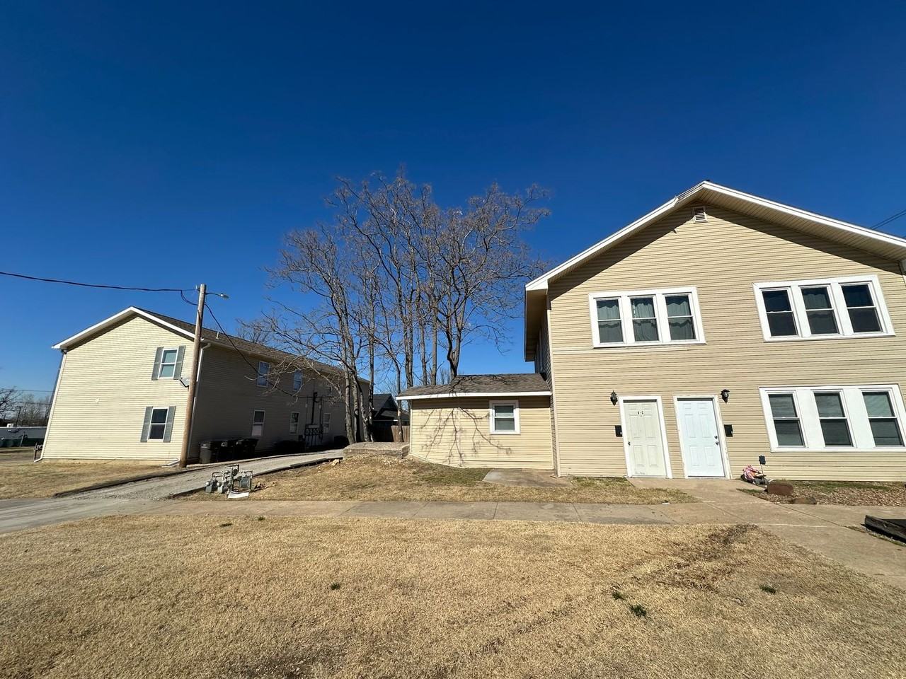 316 W 9th St - Photo 4 of 14