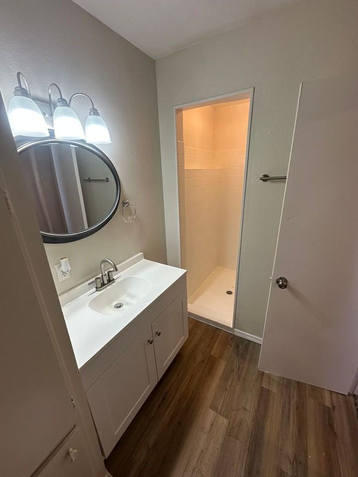 316 W 9th St - Photo 6 of 14