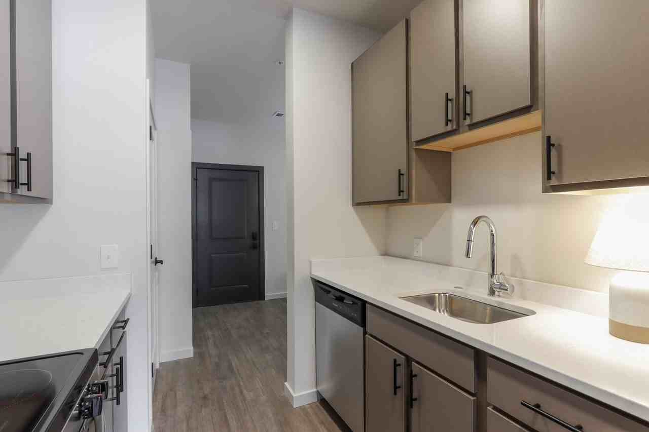 Evergreen Landing Apartments on 8th - Photo 4 of 34