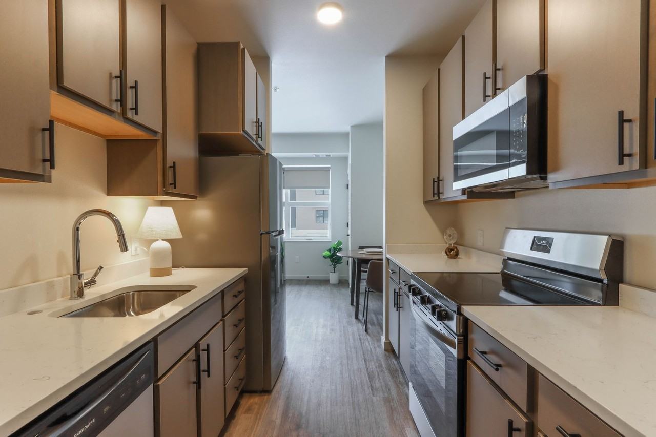 Evergreen Landing Apartments on 8th - Photo 6 of 34